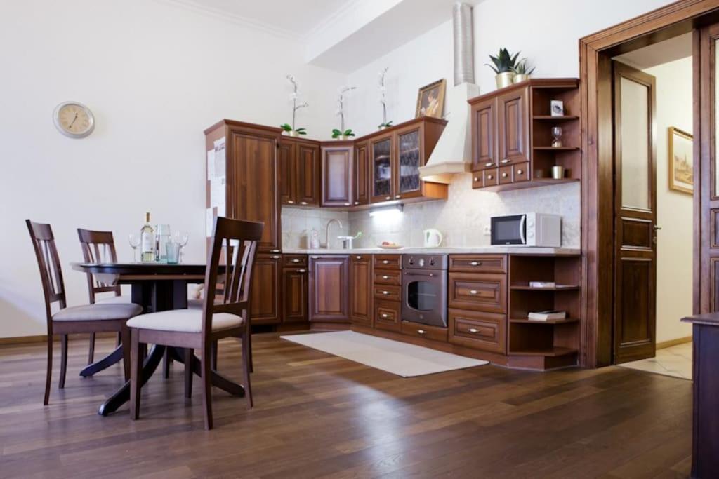 Rhythm And Style In Prague City Center Andel Apartment Bagian luar foto